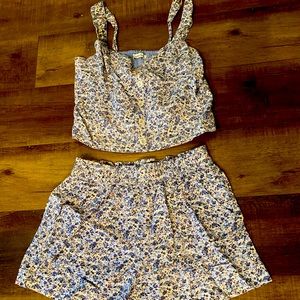 Abercrombie shorts/crop top set